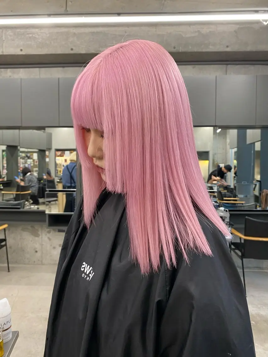 ミディアム カラー ヘアアレンジ ブロンド ピンクカラー ヘアカラー トリートメント mina 🌷のヘアスタイル