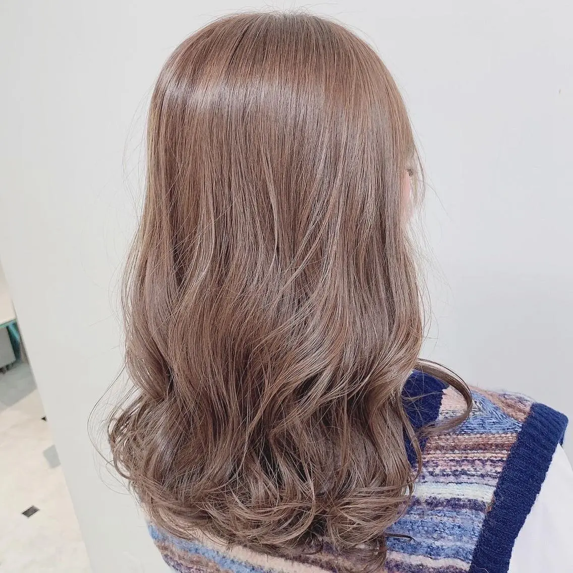 セミロング カラー 🪄池袋ハイトーン 🪄ブリーチカラーのヘアスタイル