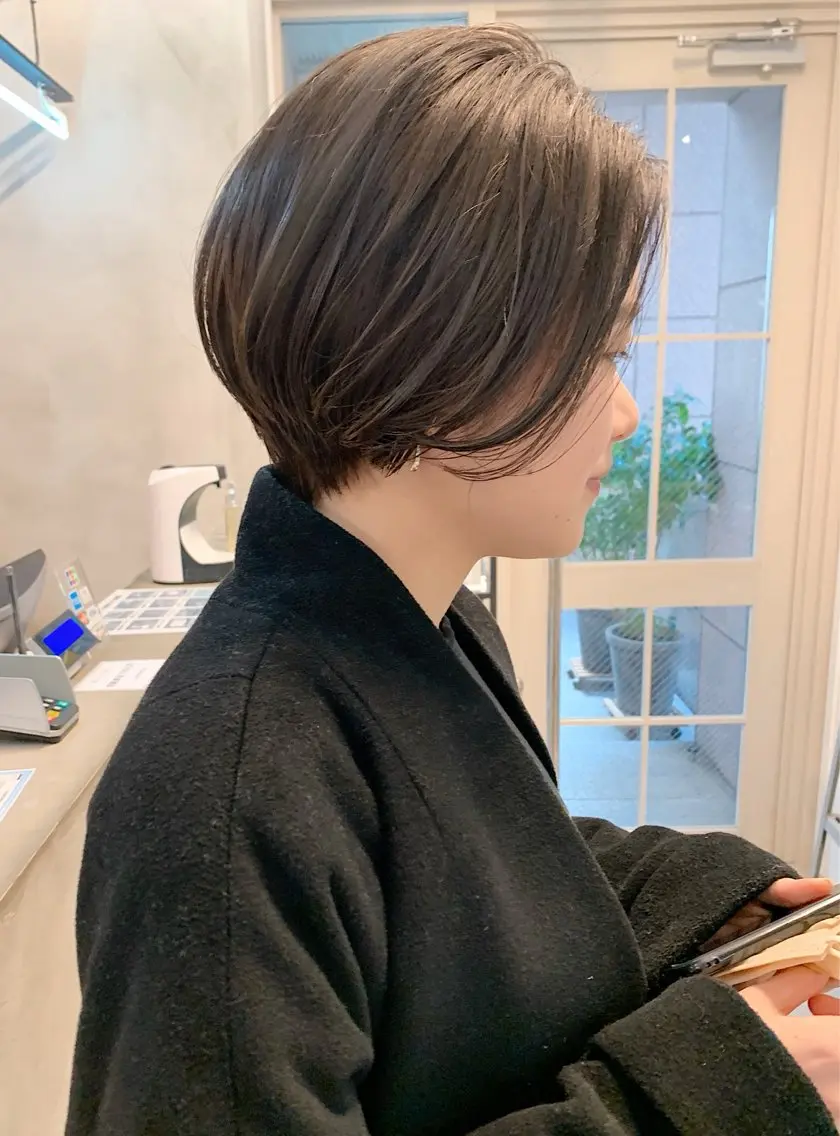ショート カラー ハイトーンボブ 前田 表参道　グレージュのヘアスタイル