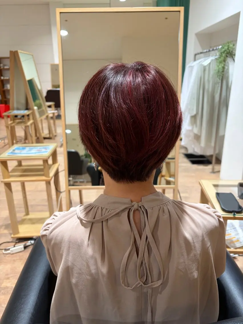 ショート カラー 伊藤 由華のヘアスタイル
