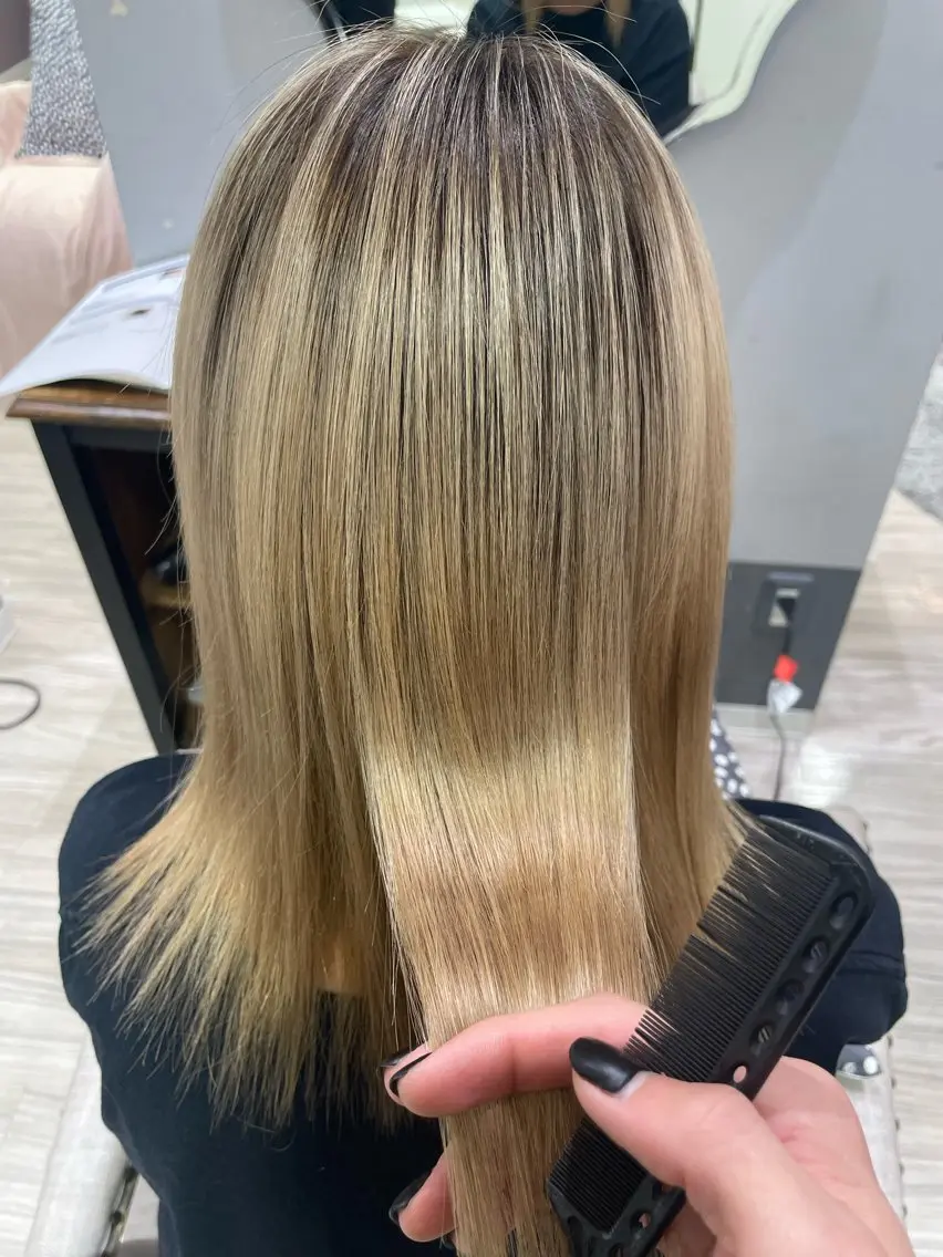 ミディアム 松井 悠希のヘアスタイル