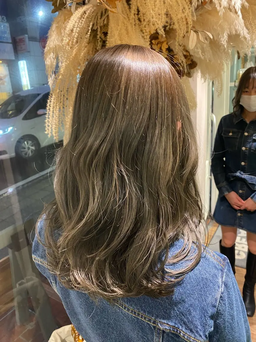 セミロング カラー ヘアカラー 透明感カラー/韓国 ヘア🩶yuri🩵のヘアスタイル