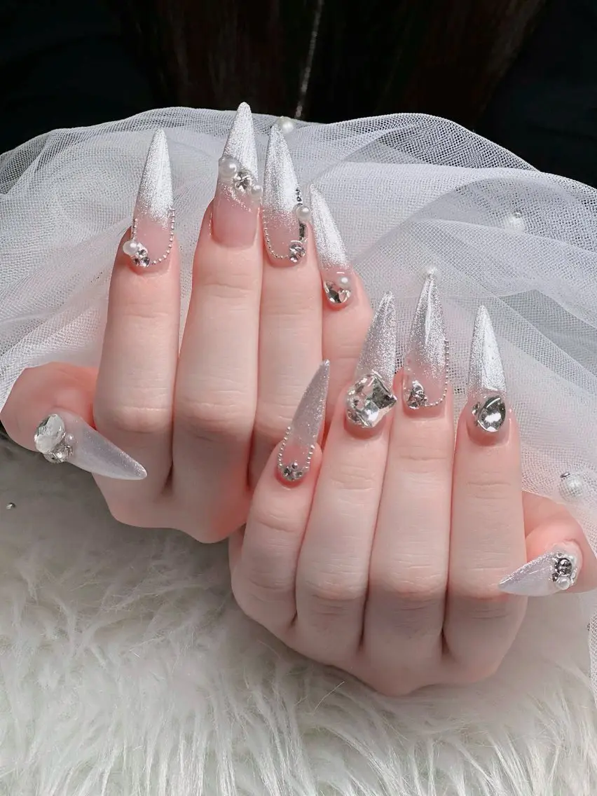 ネイル フレンチネイル ジェルネイル ガラスフレンチ ハロウィン ハート ハンドネイル H.baby Nail Salonのネイルデザイン