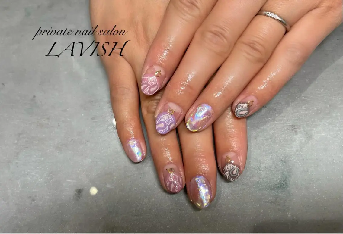 ネイル LAVISH 大和店 emi・:*+のネイルデザイン