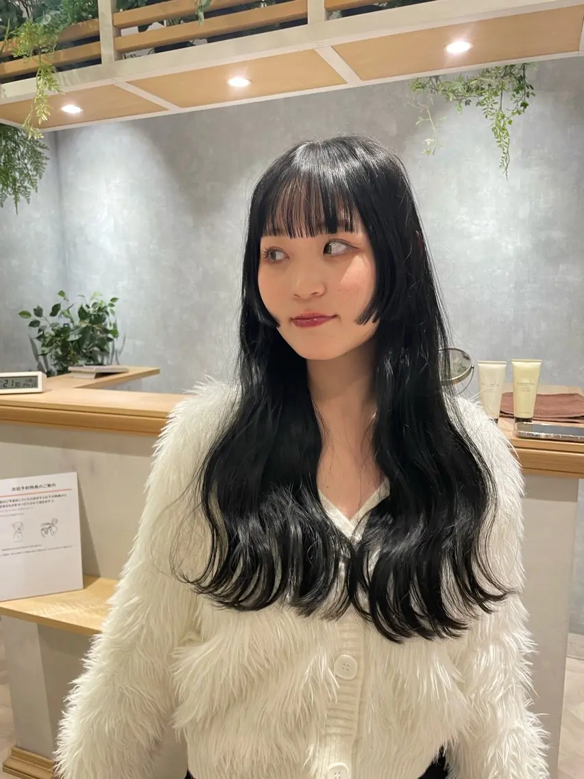 ロング カラー 黒髪 ブルーカラー ブルーブラック 姫カット 透明感カラー 🩶🩵🩷AIRIのヘアスタイル