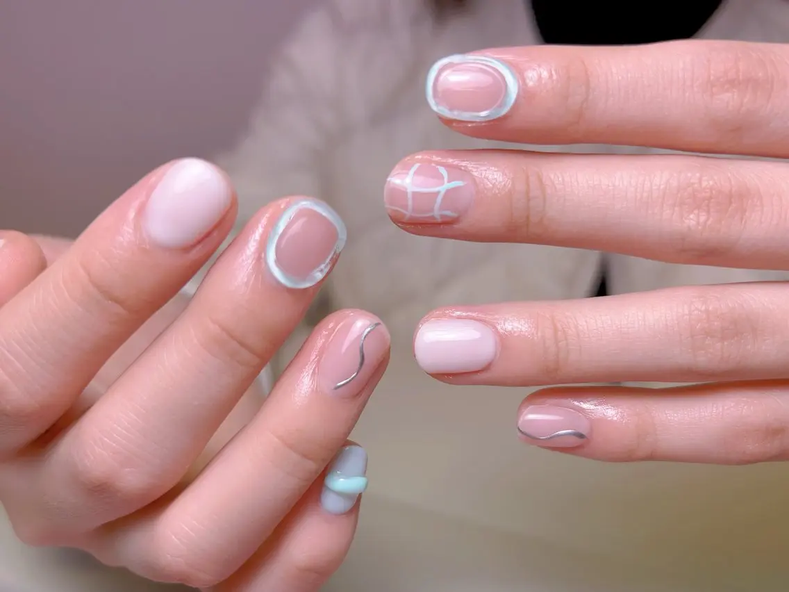 ネイル フレンチネイル ジェルネイル グラデーション 韓国ネイル マグネットネイル ハンドネイル 【長さ出し】 IRIS NAILのネイルデザイン