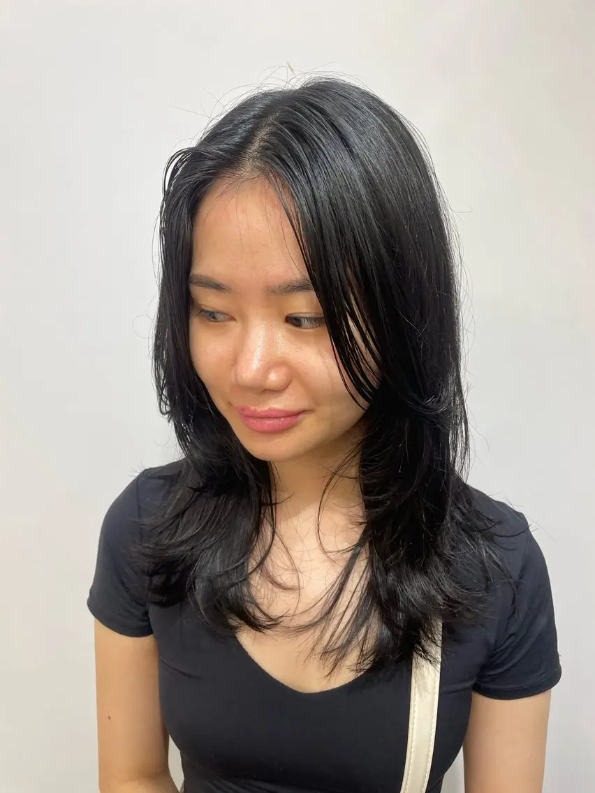 セミロング レイヤーカット 𝙃𝘼𝙍𝙐🎀 韓国×エクステのヘアスタイル