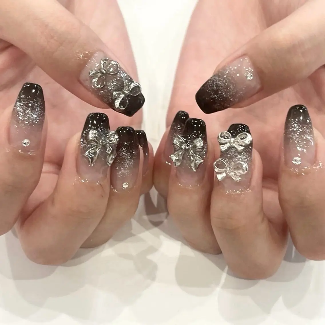 ネイル マグネットネイル ピンク ネイルチップ 冬ネイル Lee Nailsのネイルデザイン