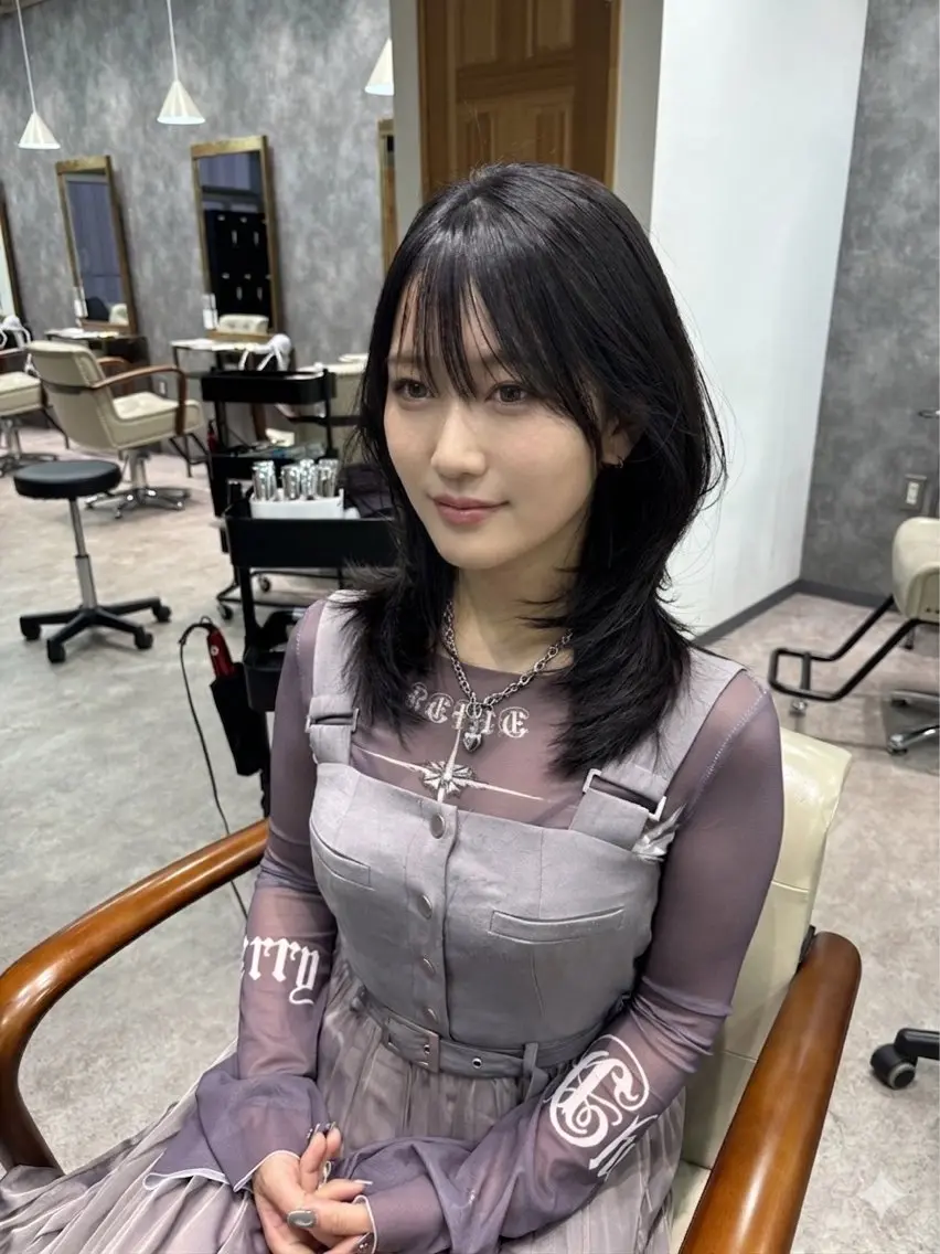 ミディアム カット MIHO 海外風レイヤーのヘアスタイル