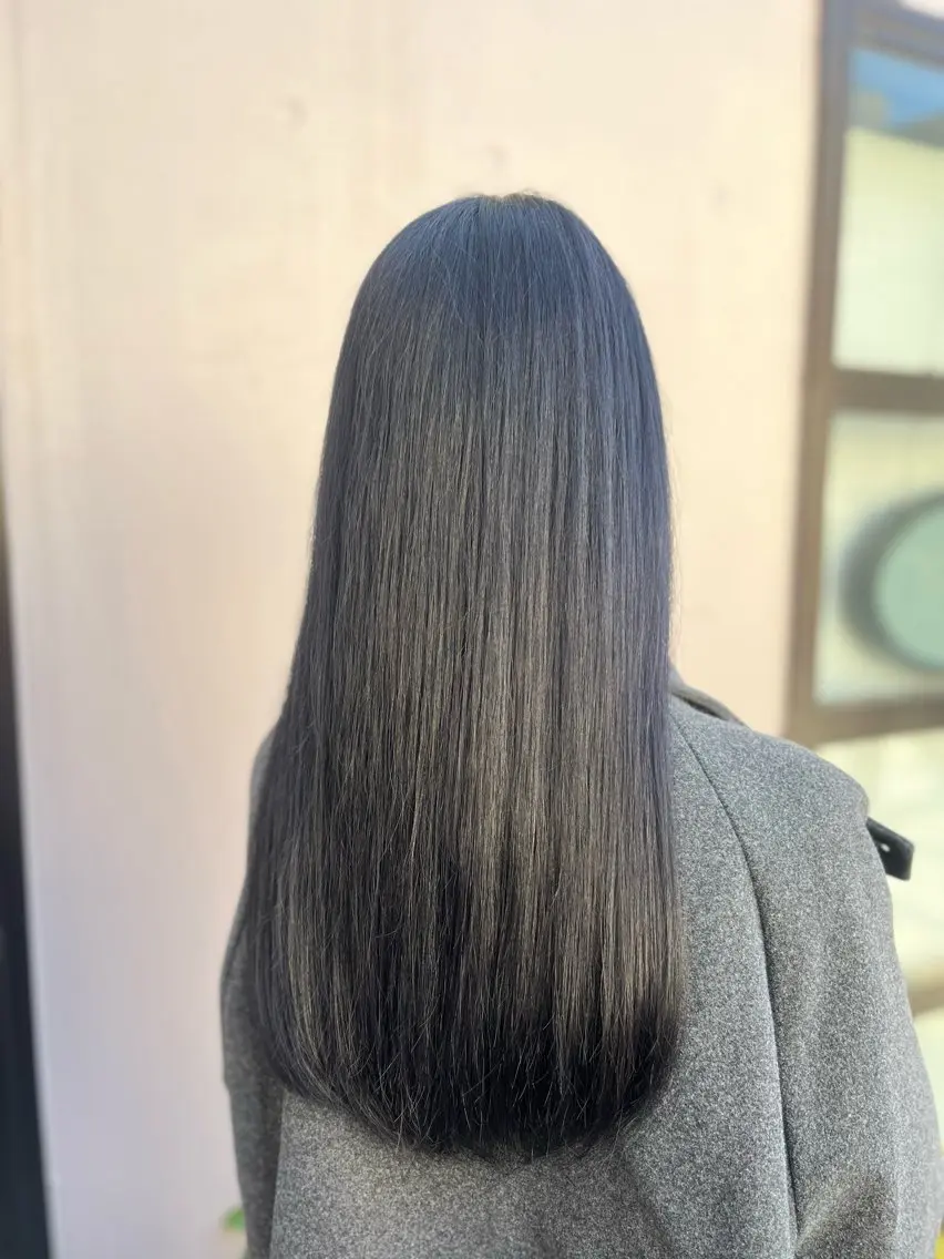 ロング ヘアカラー トリートメント Liere YUMAのヘアスタイル