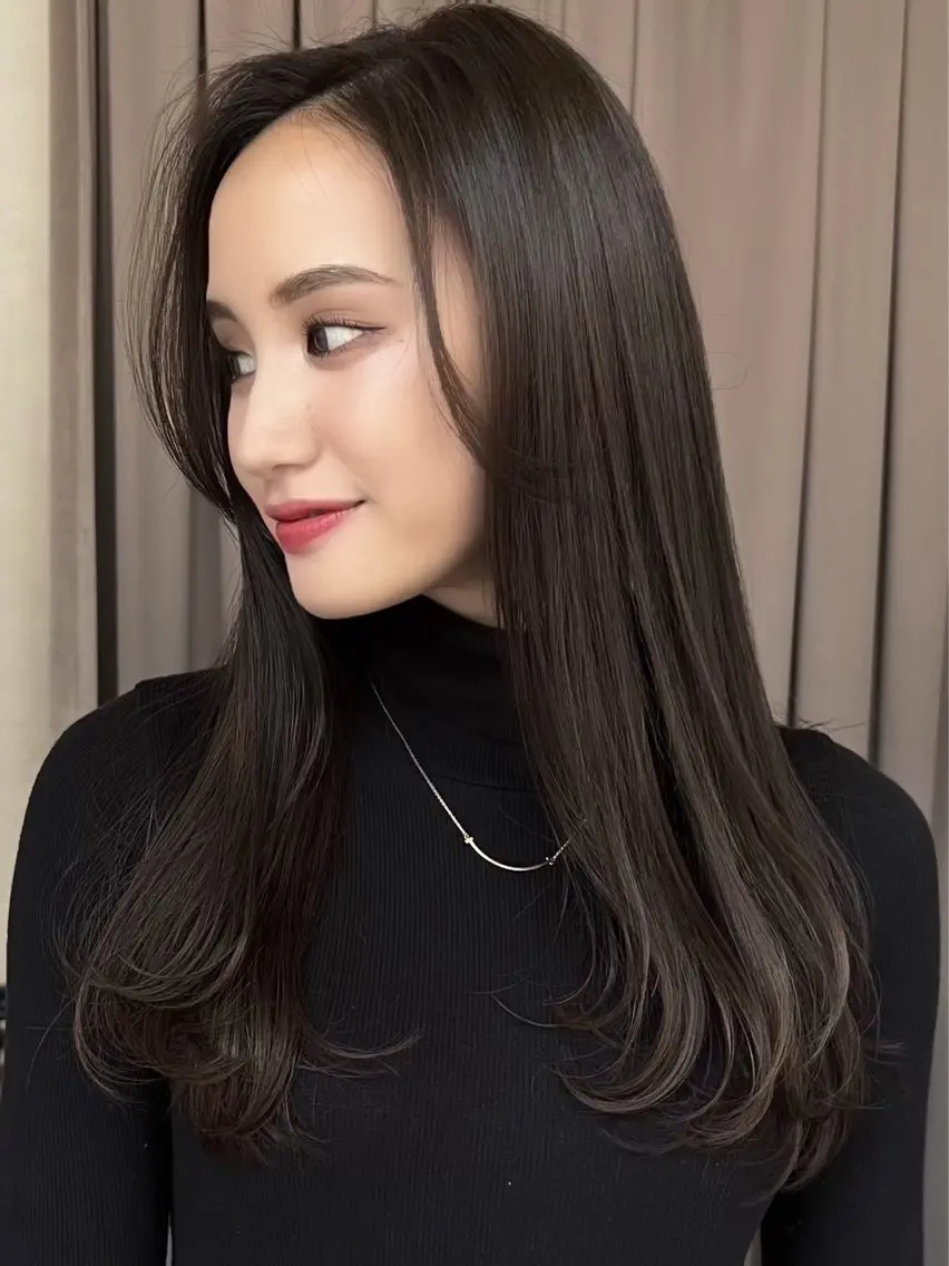 ロング カラー ヘアカラー 椋 愛穂のヘアスタイル