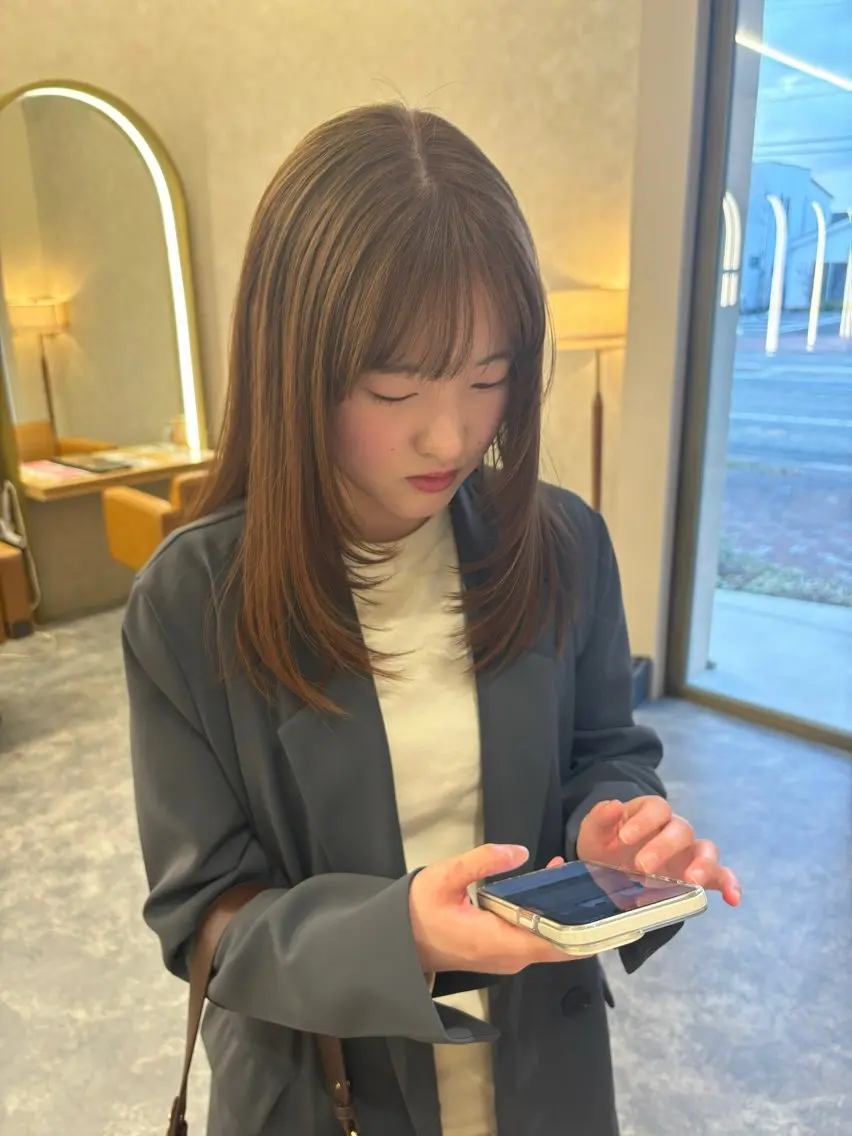 セミロング カラー ベージュカラー ブリーチ レイヤーカット ボブ/レイヤー/暖色 カラー/モモカ🎀のヘアスタイル