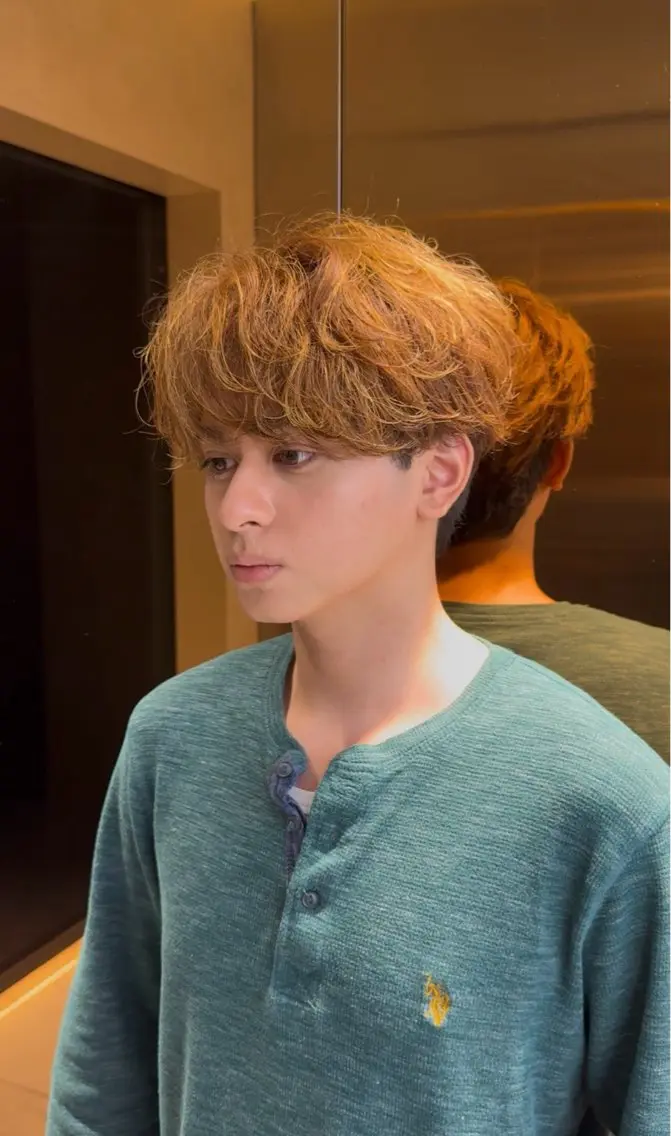 ロング カラー 伊佐治 秀弥のヘアスタイル