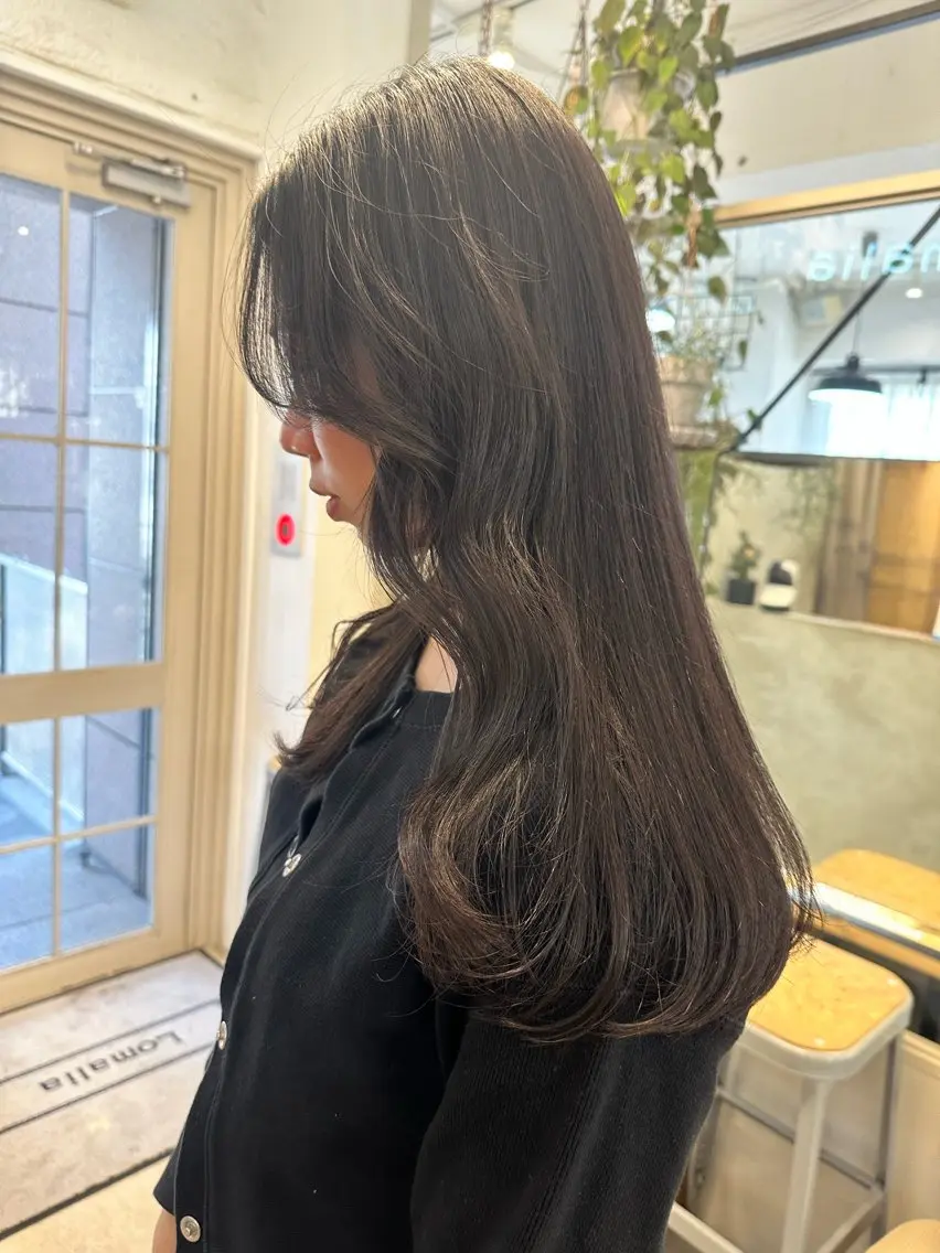 ロング カラー 顔まわりレイヤー 顔周りカット レイヤーカット 縮毛/透明感カラー Mariamu🫧のヘアスタイル