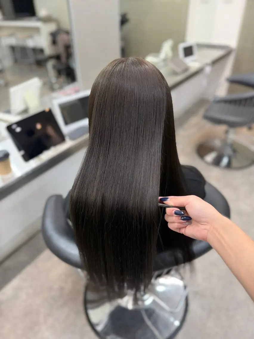 ロング 縮毛矯正 小林 円香のヘアスタイル