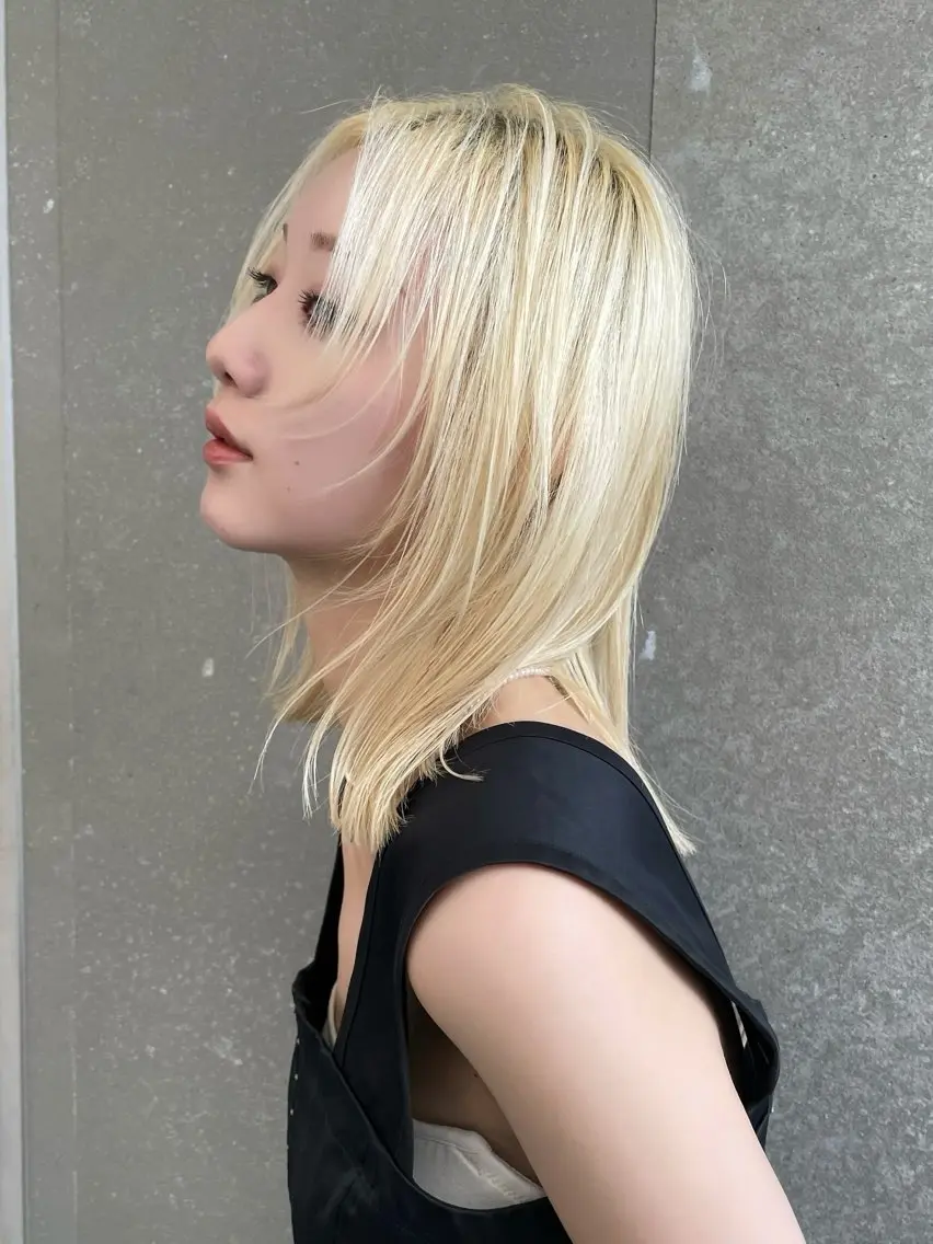 ミディアム カラー ブリーチ ブロンド ヘアカラー トリートメント Aster 店長 れおんのヘアスタイル
