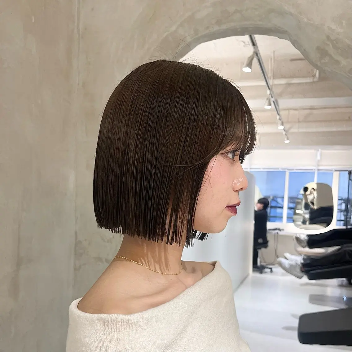 ミディアム 切りっぱなしボブ/ 艶カラー/綾莉のヘアスタイル
