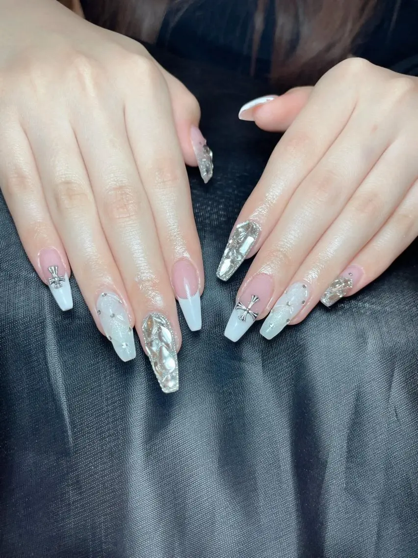 ネイル アートネイル ジェルネイル 韓国ネイル ニュアンスネイル ワンカラーネイル ハンドネイル Queen Nail Salonのネイルデザイン