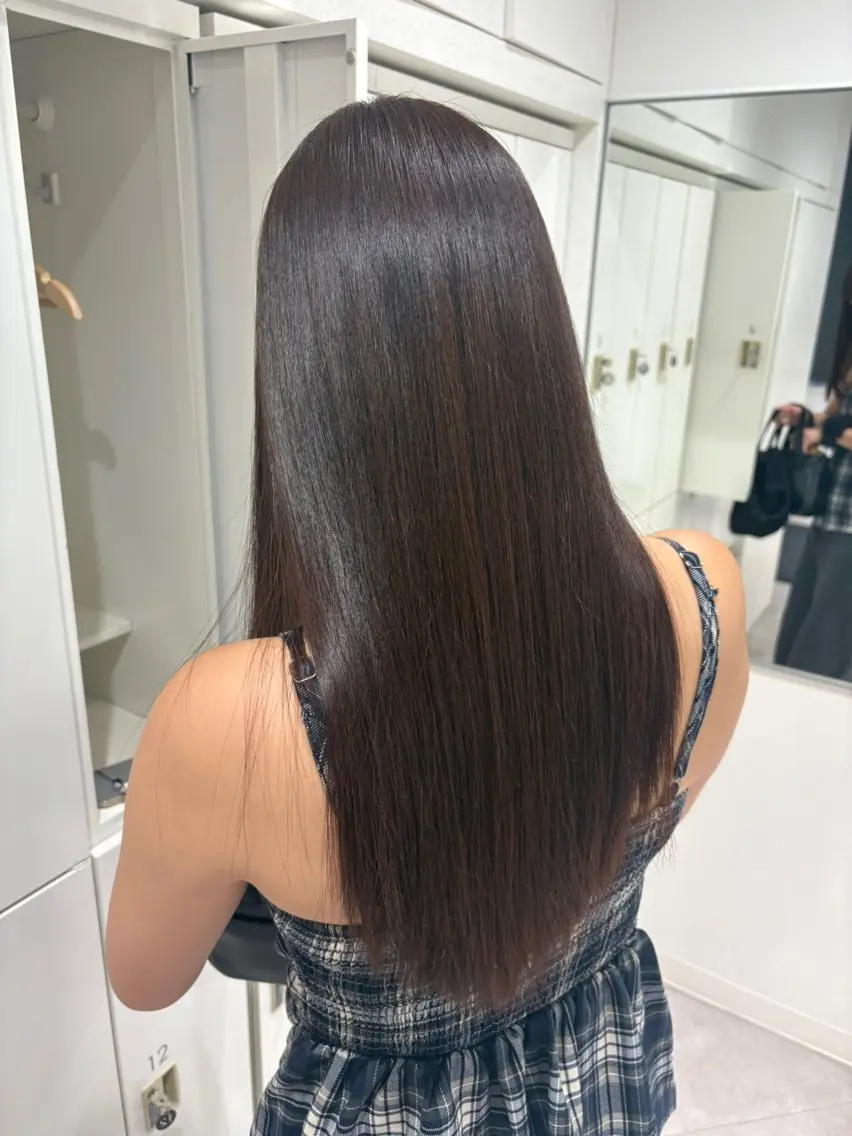 【平日限定メニュー🌟】縮毛矯正(ストレート)髪の癖やうねりを自然なストレートにしたい方にオススメ🫧🤍の写真