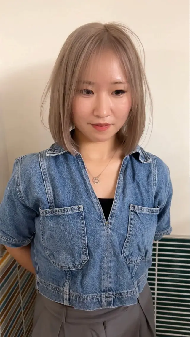 ミディアム カット ヘアカラー ミルクティーベージュ outaのヘアスタイル