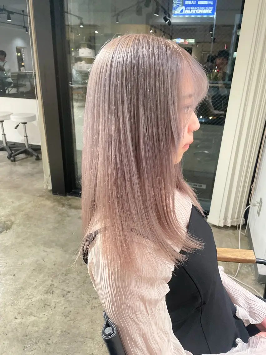 ロング カラー グレージュ ミルクティーグレージュ ヘアカラー トリートメント ハイトーン/レイヤー /ケアブリーチ石川治のヘアスタイル