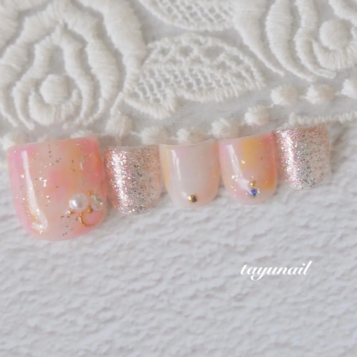 ネイル アートネイル ジェルネイル ゴールド ニュアンスネイル ワンカラーネイル フットネイル ネイルサロン 【たゆnail】のネイルデザイン