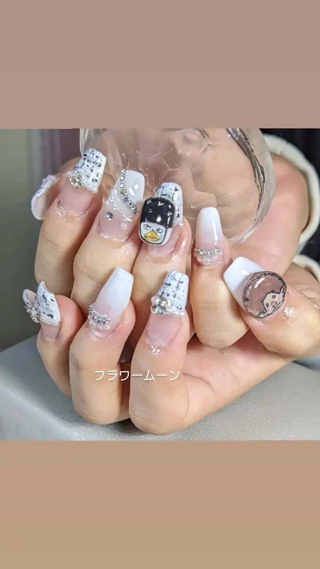 ネイル ハンドネイル ハンドケア フラワー ムーンのネイルデザイン