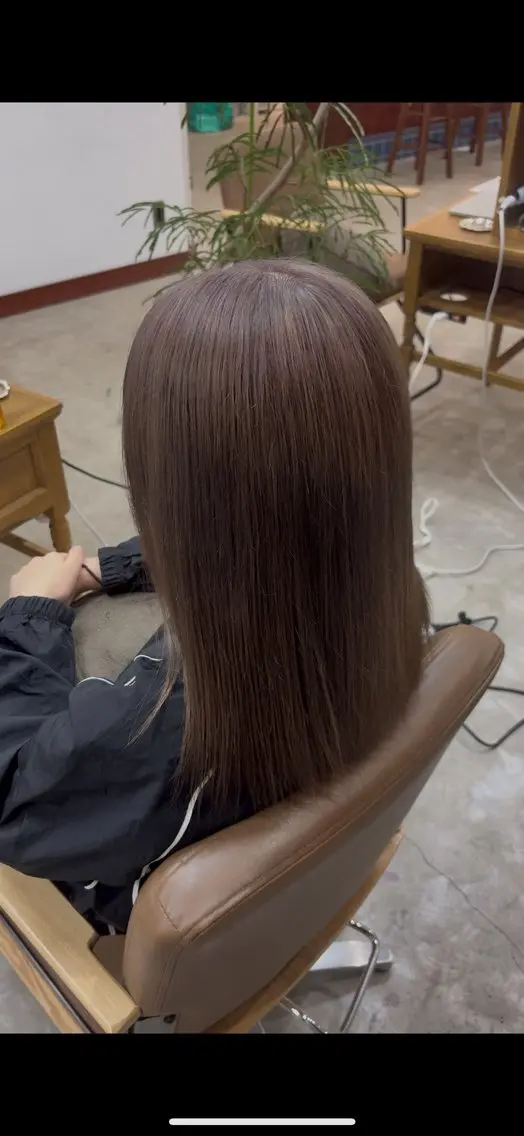 ミディアム カラー ブリーチ グレージュ ミルクティーグレージュ ヘアカラー 藤田 陽菜乃のヘアスタイル
