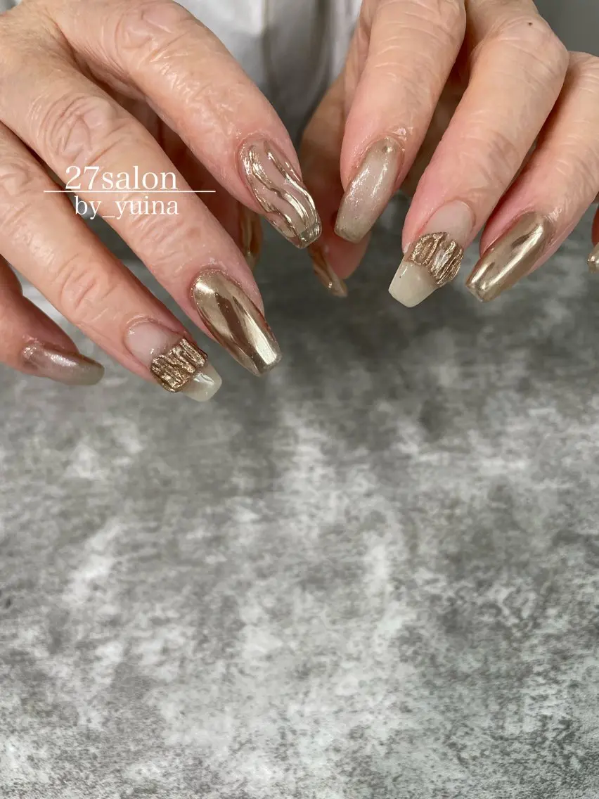 ネイル ゴールド ニュアンスネイル ハンドネイル 27salon yuinaのネイルデザイン
