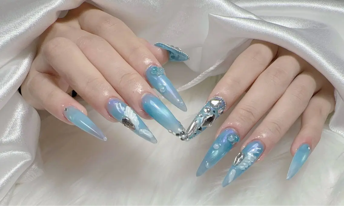 ネイル 長さ出し ネイルチップ ハンドネイル グエン ホアンアンのネイルデザイン