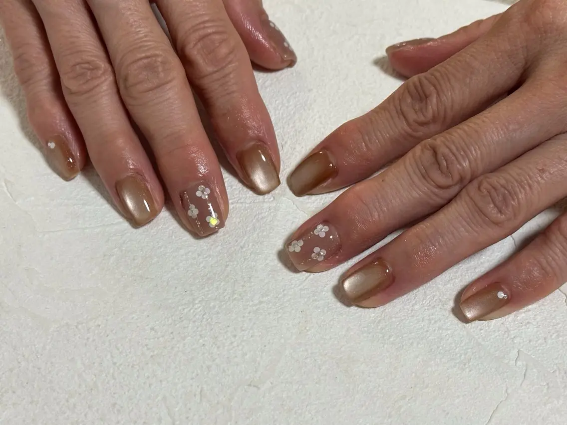 ネイル オーロラネイル フットネイル フレンチネイル ジェルネイル マグネットネイル ハンドネイル mogunail &blowのネイルデザイン