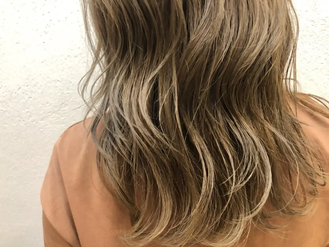 セミロング カット ヘアカラー 原田 英治のヘアスタイル