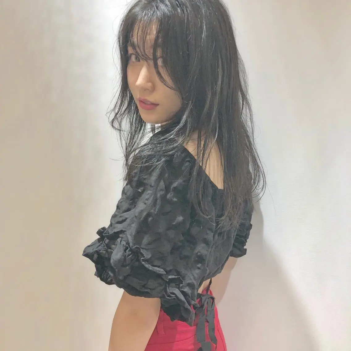 ロング カラー ダークグレー レイヤーカット カット ヘアカラー 江原 彩華のヘアスタイル