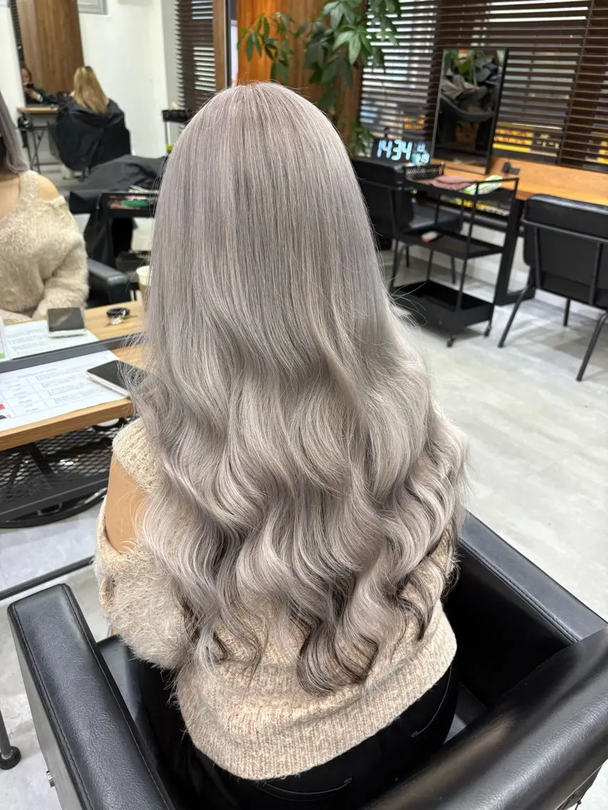 ロング カラー シールエクステ ダブルカラー グレージュ シルバー エクステ ヘアカラー エクステ KEISUKE🐶 カラー×エクステ特化のヘアスタイル
