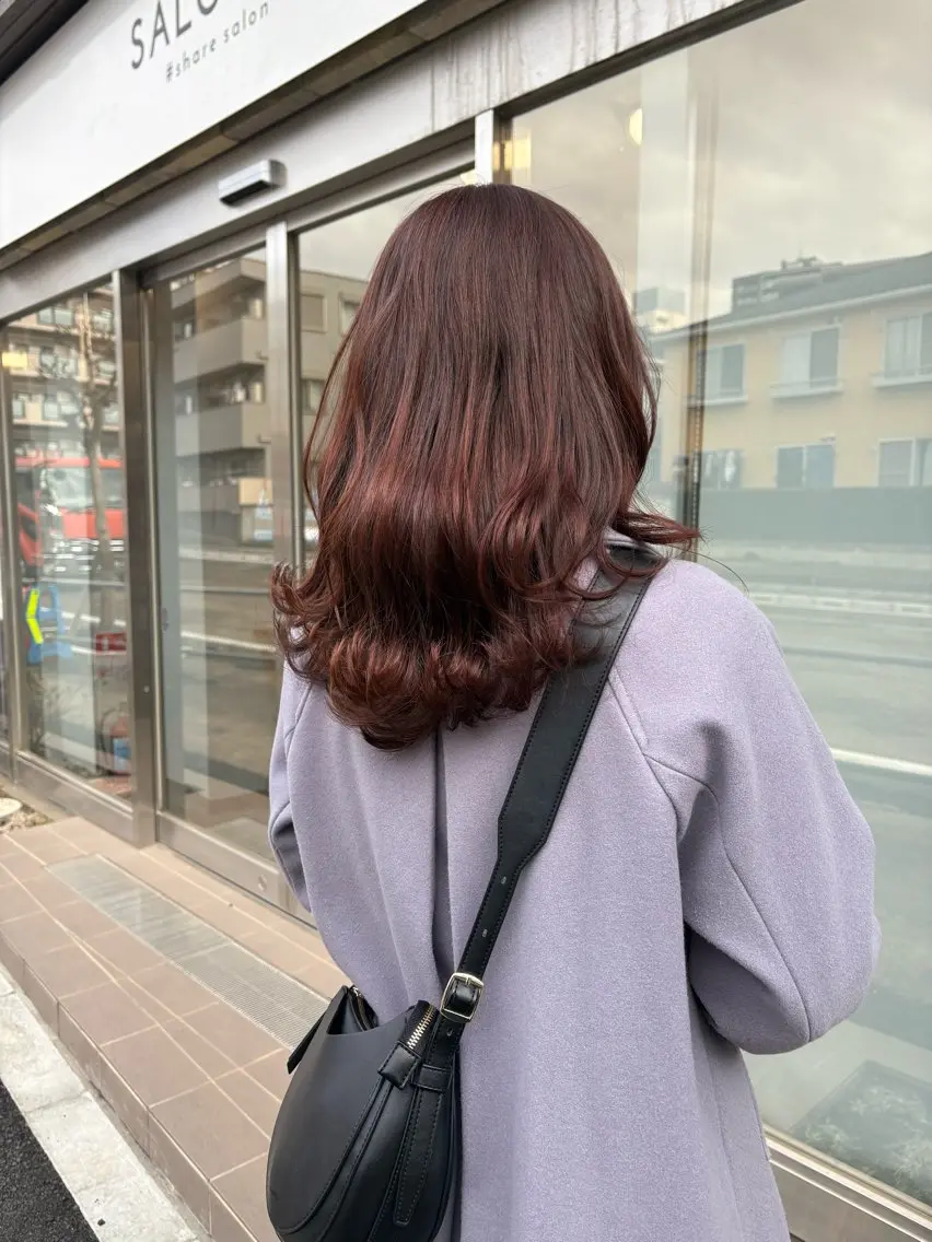 セミロング 外ハネヘア カット ヘアカラー 渡辺 健太郎のヘアスタイル