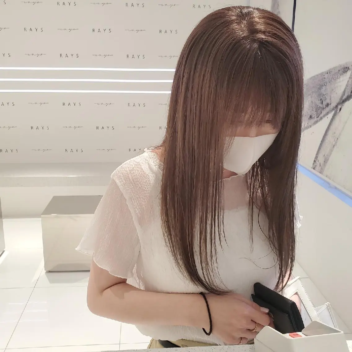 ロング カラー ブリーチ グレージュ 竹尾 優斗のヘアスタイル