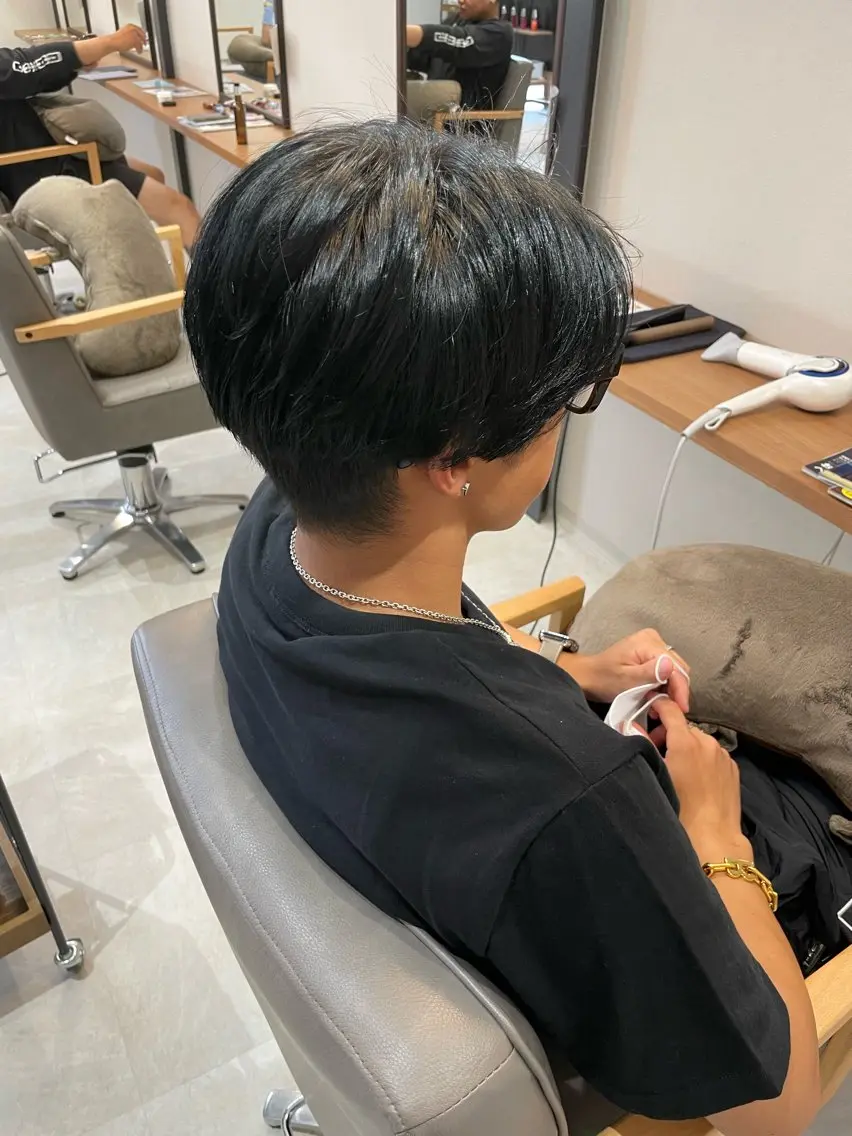 ショート カラー メンズ 黒髪 ブルーカラー ブルーブラック ヘアカラー トリートメント ayaka |トレンドヘアのヘアスタイル