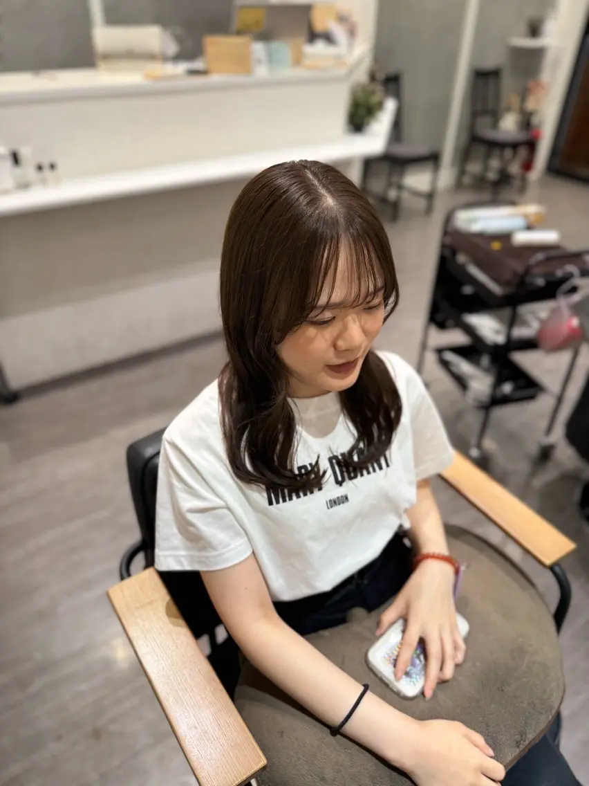 セミロング カラー アッシュ ベージュカラー オリーブアッシュ カット ヘアカラー トリートメント 艶髪レイヤー上田 紗也🇰🇷💗のヘアスタイル