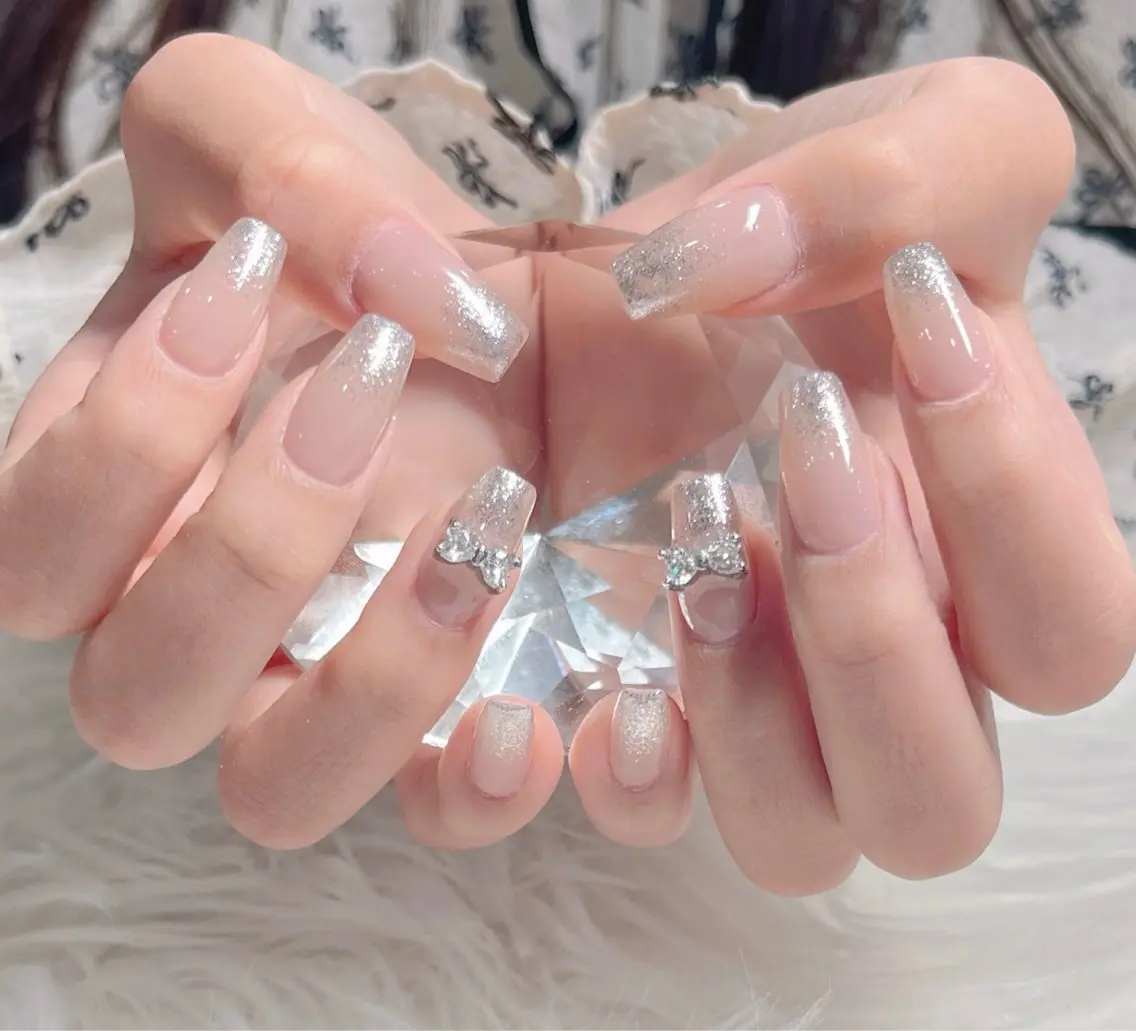 ネイル グラデーション ラメ(グリッター) ラメグラデーション リボン ハンドネイル FLY Nail Salonのネイルデザイン