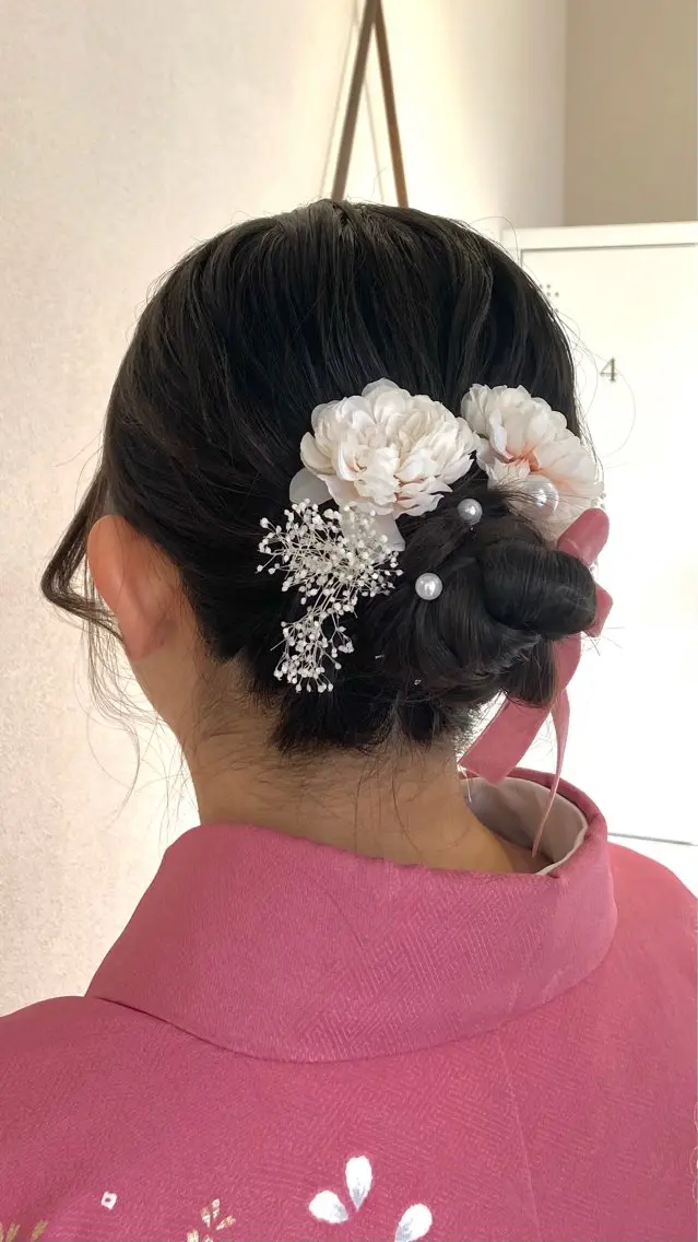 ミディアム ヘアアレンジ 成人式 卒業式のヘアスタイル 愛結美🦋似合わせ/ ツヤ感カラーのヘアスタイル