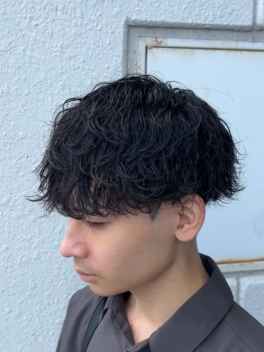 ミディアム パーマ メンズ ミディアムパーマ メンズパーマ 波巻きパーマ 福井 太暉のヘアスタイル