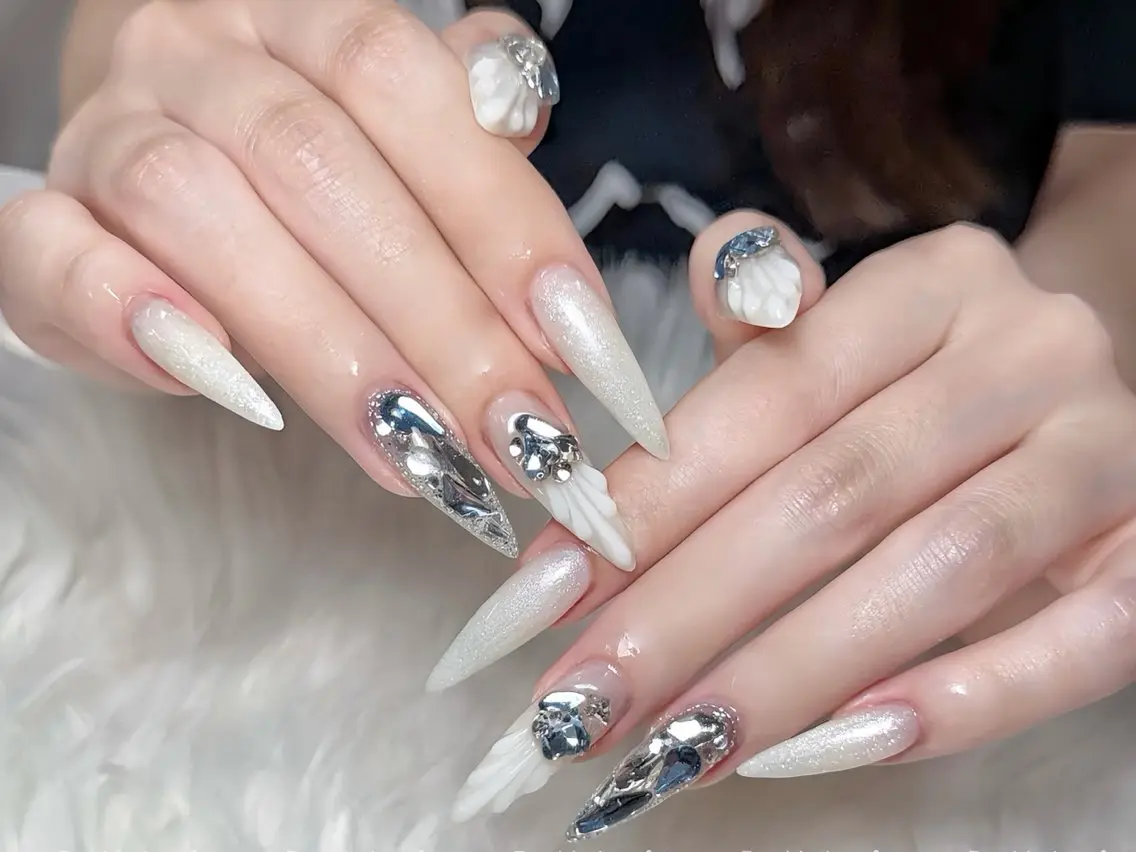 ネイル ブルー フラッシュネイル フラワーネイル ホログラムネイル キラキラネイル ハンドネイル Rin Nail 新大久保店のネイルデザイン