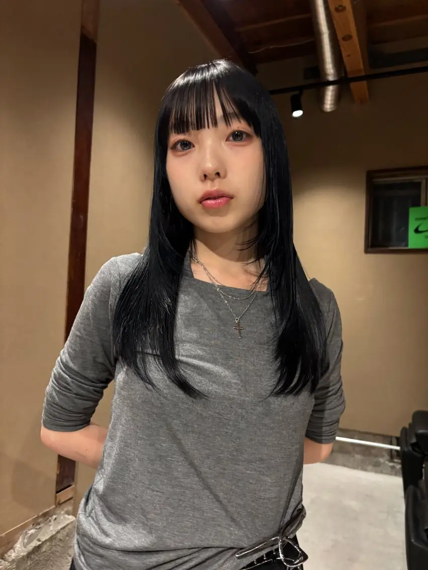 カラー 黒髪 ブルーカラー ブルーブラック 瓢箪山/透明感カラー 上村 菜緒のヘアスタイル