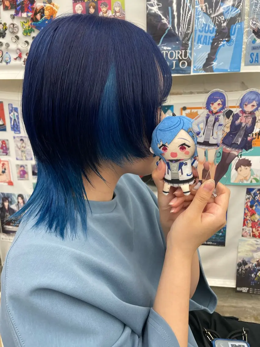 セミロング カラー インナーカラー ヘアカラー トリートメント インナーカラー 推し ブリーチ  髪質改善のヘアスタイル