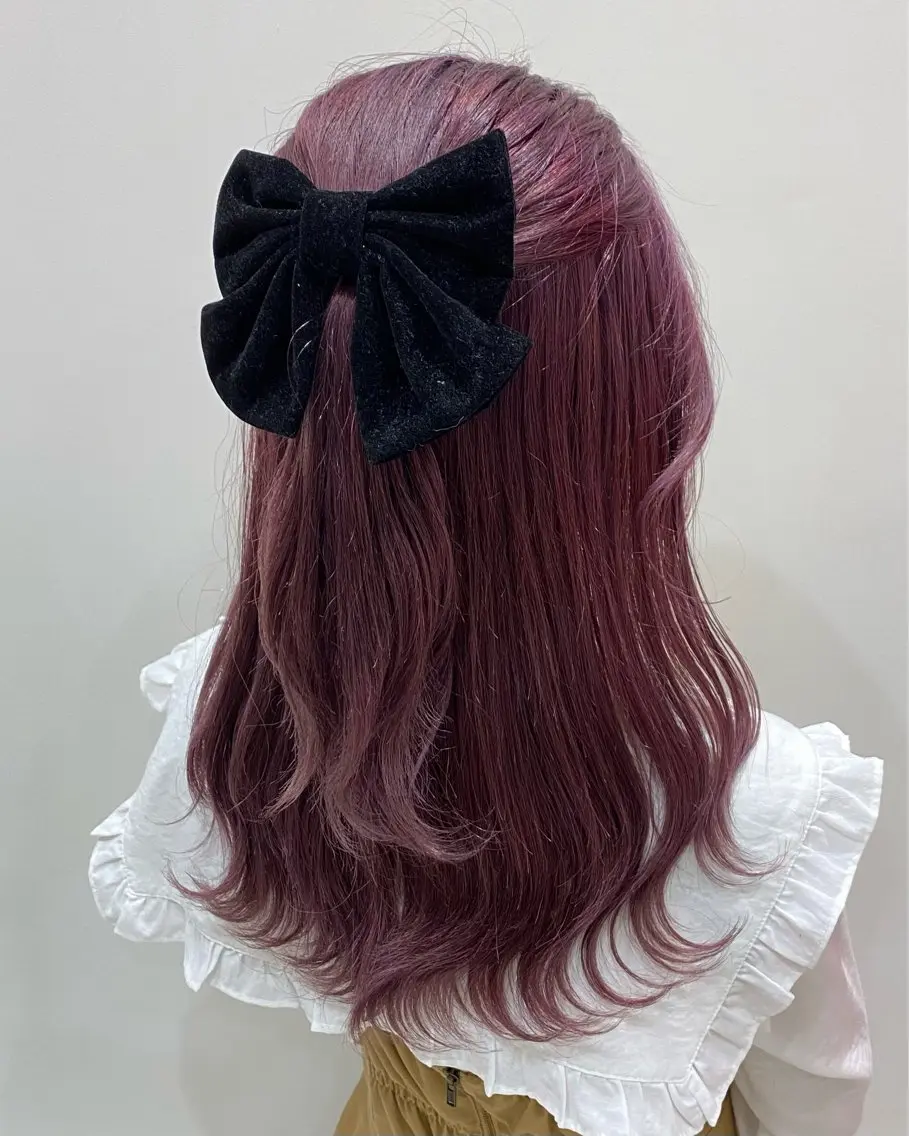 セミロング カラー ヘアカラー トリートメント ヘアセット クルミ🤍推し活 🎀ピンクカラーのヘアスタイル