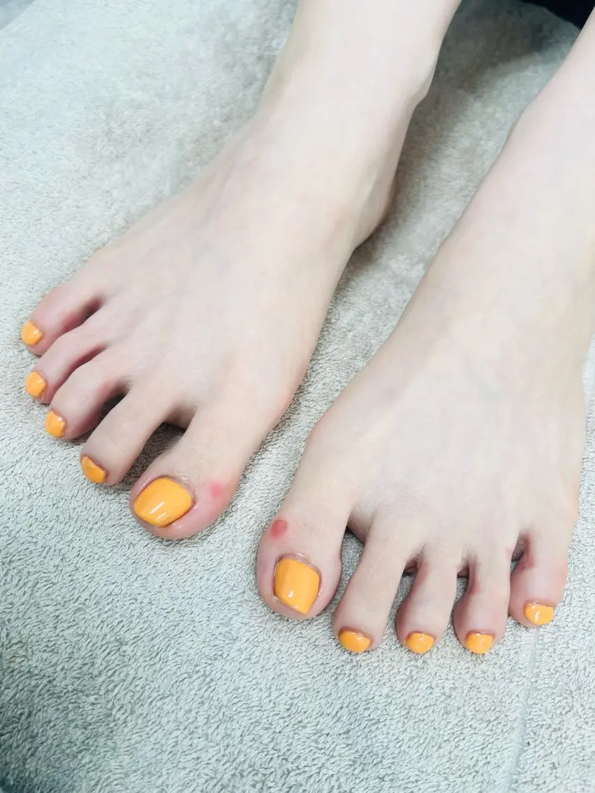 ネイル フットネイル 吉田 里菜のネイルデザイン