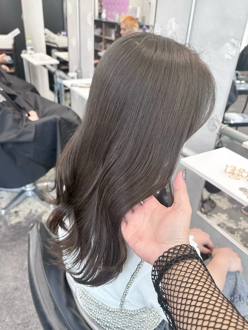 セミロング カラー ヘアアレンジ 透明感カラー グレージュ オリーブグレージュ オリーブグレー 🎀モテ暖色× エクステ🎀あかりのヘアスタイル