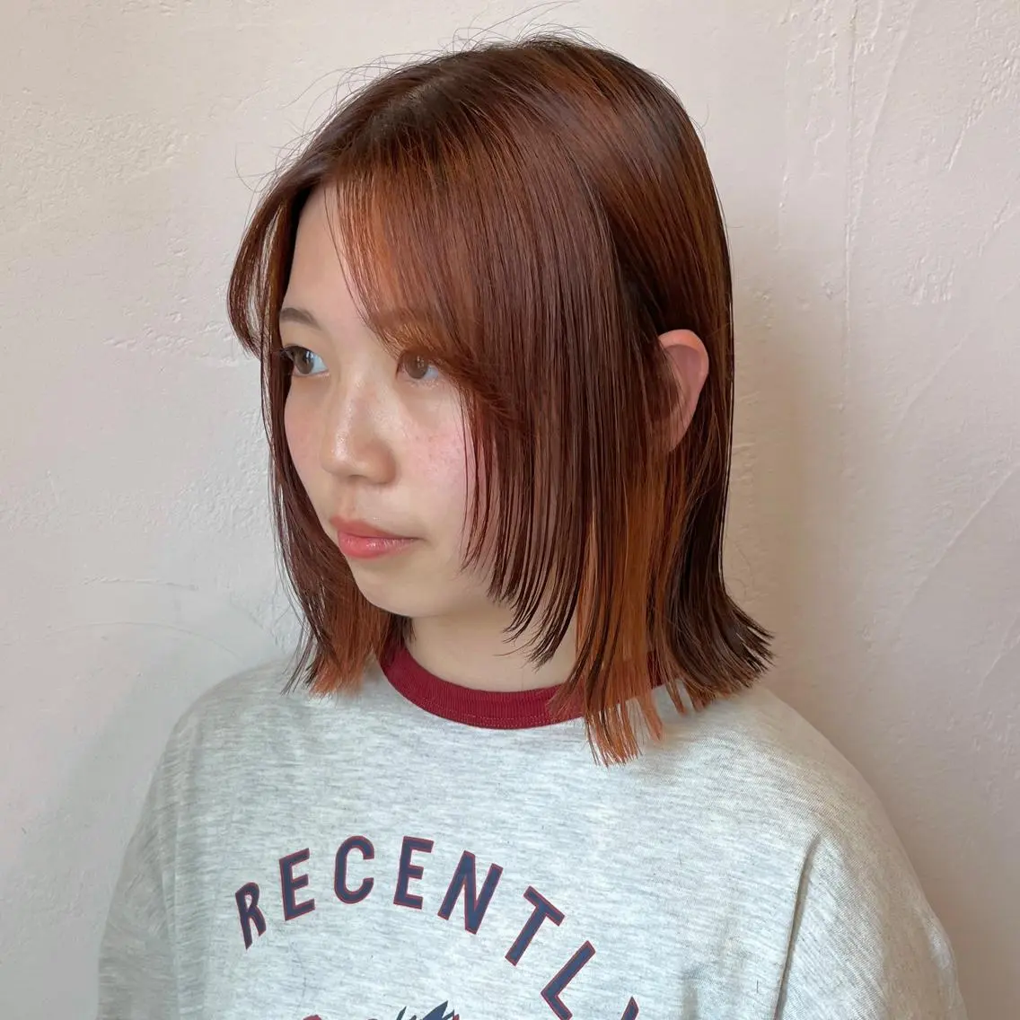 ミディアム カラー オレンジ 顔まわりレイヤー レイヤーカット 伊藤ゆかり/髪質改善 /透明感カラーのヘアスタイル