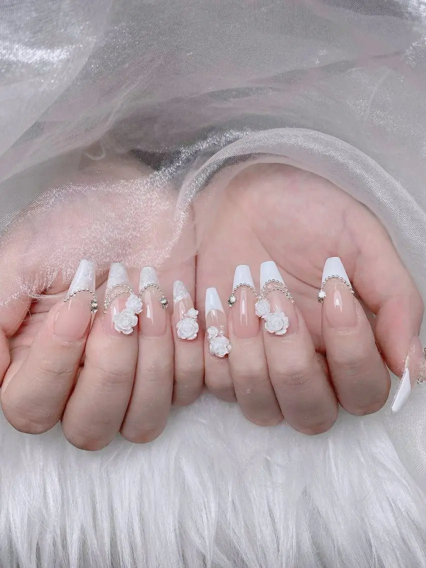 ネイル アートネイル オーロラネイル ボルドー チークネイル フレンチネイル ハンドネイル Sakura Nail Salonのネイルデザイン