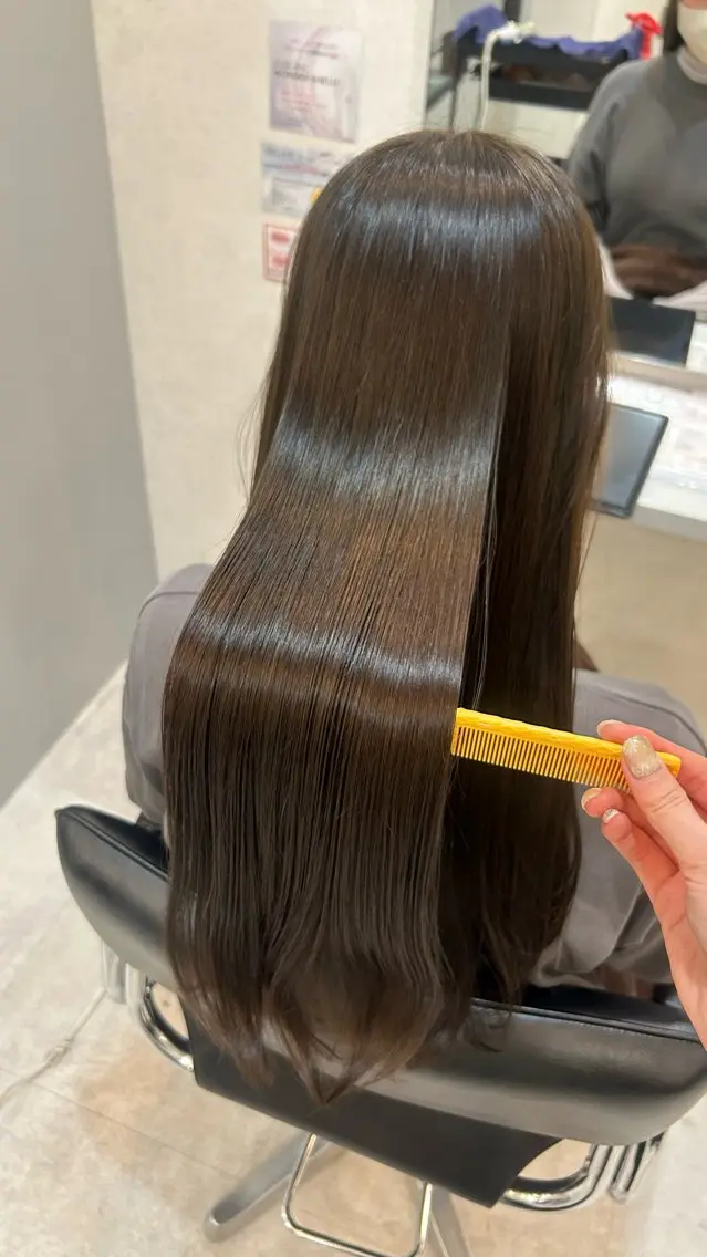(全部まとめて⭐️)ホリスティックストレート+カラー+カットの写真